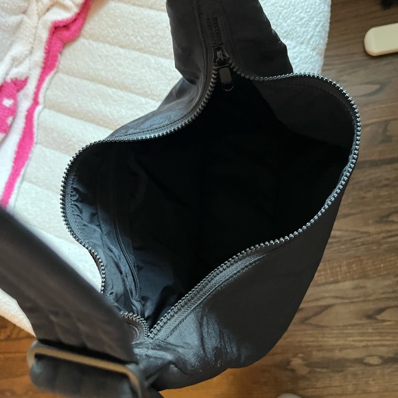 BAGGU Elegant Black Hobo Bag - Picture 4 of 4